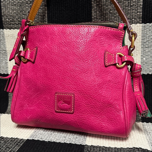 Dooney & Bourke great shape mini Florentine hot pink smooth pebbled leather bag - Picture 4 of 14